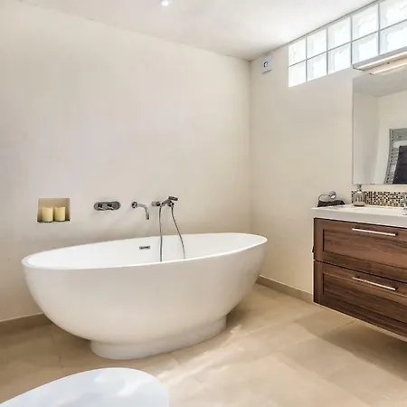 Fig Tree Villa *