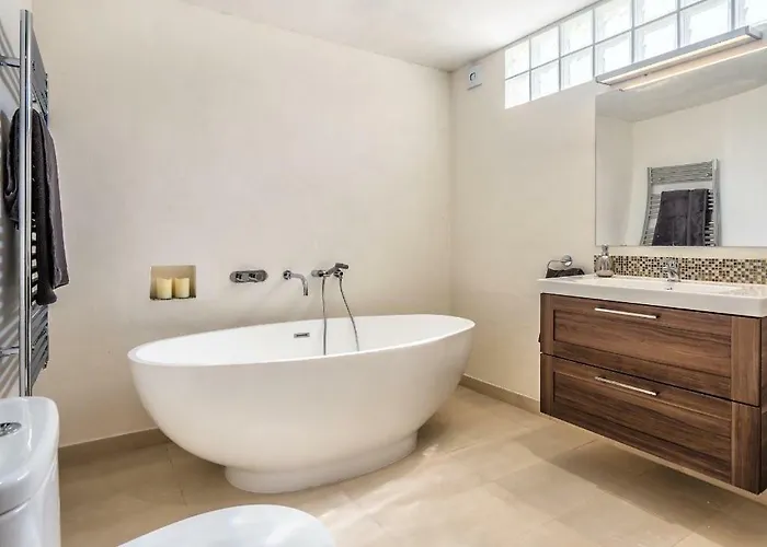 Fig Tree Villa *